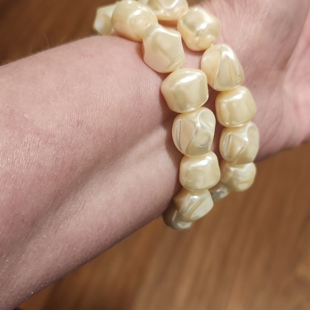 Elegant Pearl and Crystal Women's Stretch Bracelet - Picture 3 of 6